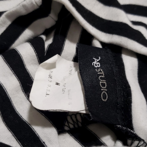 Flowy Maxi Skirt Black and White Diagonal Stripes - Picture 6 of 8